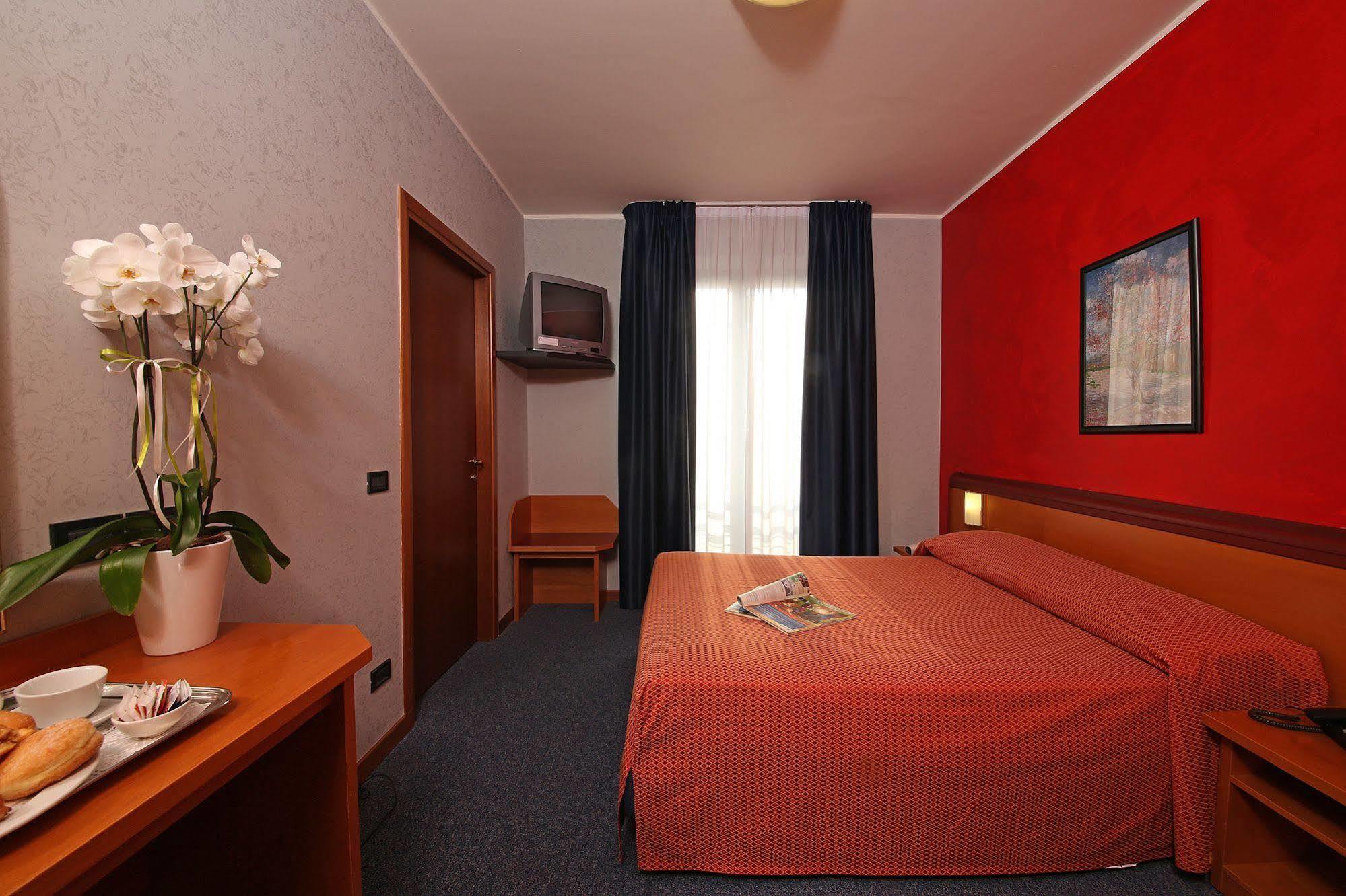 Hotel Residence Ducale Porto Mantovano Exterior foto